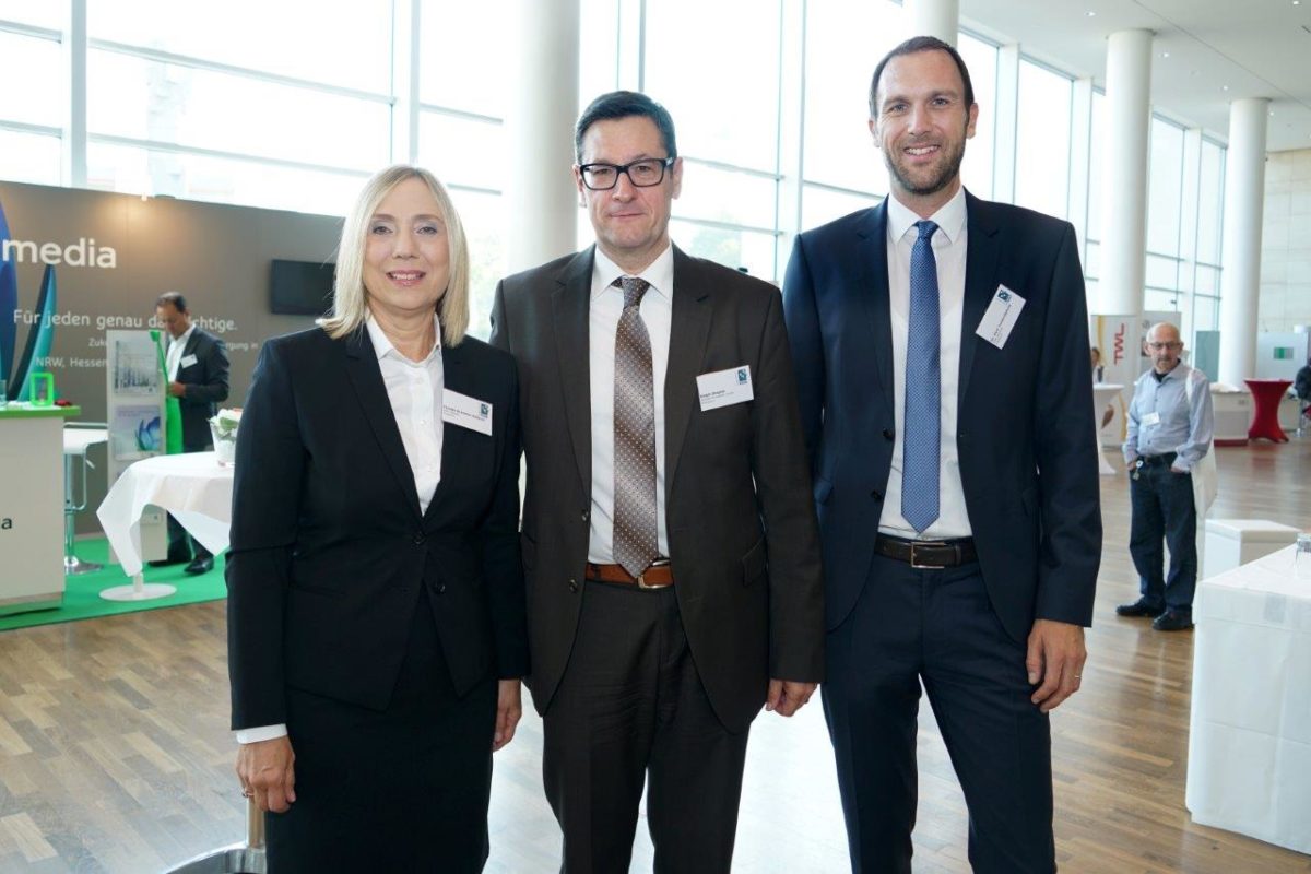 v. l. n. r.: Claudia Brünnler-Grötsch, Ralph Stegner und Dr. Axel Tausenpfund 