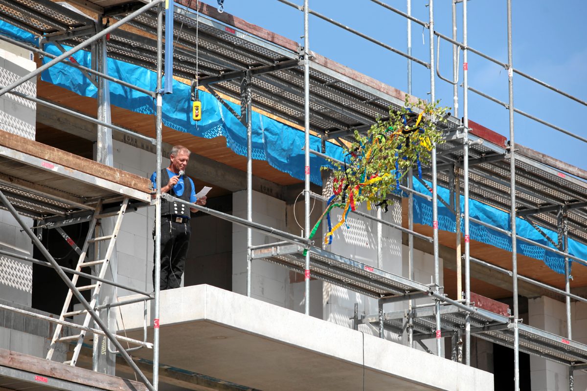 Dachdecker Martin Pfundstein sprach den Richtspruch